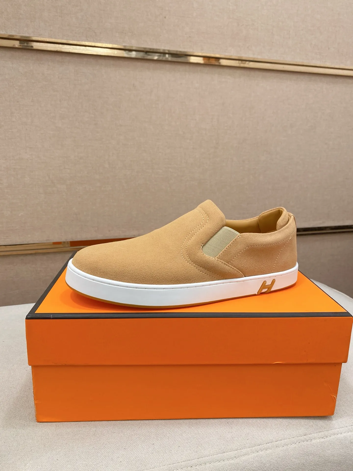Men's clothing and shoes💰: 442💰《HERMES》【Classic original single version】Hermès; top 🔝purchase agent🔍🔍men's latest 🇺🇸 counter sales simultaneously, imported from Italy original ▲▲cowhide ▲▲ (high-end, nobility, class) ) Exquisite workmanship (Italian 🇮🇹 imported water-dyed 🐂 cowhide lining) sole: original sole provided by the original factory, ⚠️exclusive double-layer activity·TPR·rubber·combined molded outsole; super comfortable·wear-resistant·non-slip·environmental protection The real thing is more beautiful if you take the real thing (high quality, follow the order). You can enter and exit the counter at will * Number of yards: 38-44 (45 can be customized and cannot be returned or exchanged)